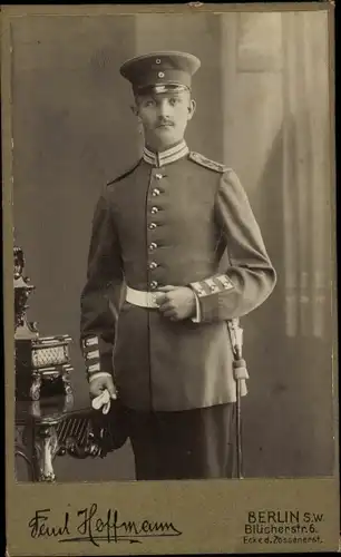 CdV Berlin, deutscher Soldat in Uniform, Standportrait