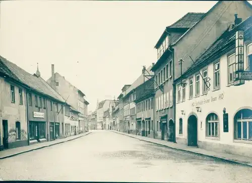 Foto Triptis in Thüringen, Straßenpartie, HO Gaststätte Grüner Baum, 1955