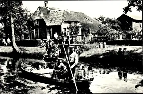Ak Giethoorn Overijssel Niederlande, Gewässer, Männer auf einem Boot, Hund
