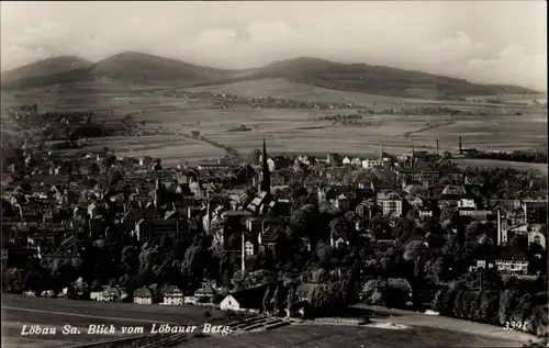 Ak Löbau in Sachsen, Blick vom Löbauer Berg auf die Stadt