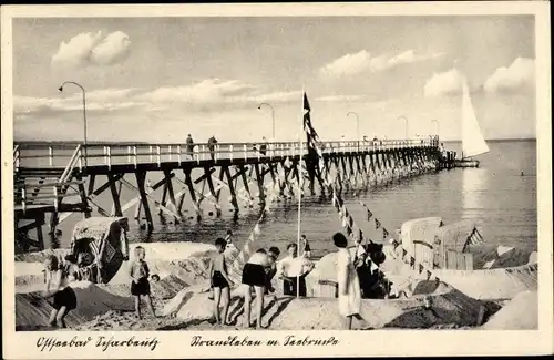Ak Ostseebad Scharbeutz in Holstein, Strandleben, Seebrücke, Segelboot