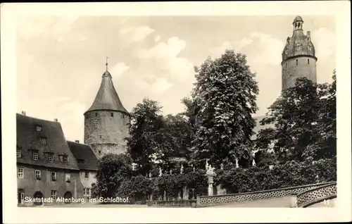 Ak Altenburg in Thüringen, Schlosshof, Turm, Statuen