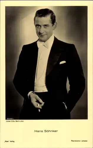 Ak Schauspieler Hans Söhnker im Anzug mit Zigarette, Ross Verlag 8946/1