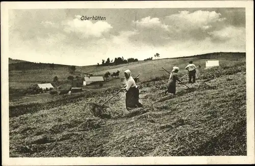 Ak Hautes Huttes Oberhütten Elsass Haut Rhin, Ortschaft mit Landschaftsblick, Feldarbeiter