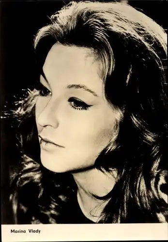 Ak Schauspielerin Marina Vlady, Portrait, In den Strömen, Die blonde Hexe