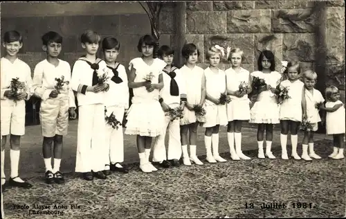 Foto Ak Grandchildren of the Dowager Grand Duchess of Luxemburg, 13 July 1931