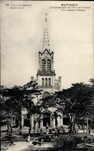 Ak Fort de France Martinique, La Cathedrale et le square Petaud