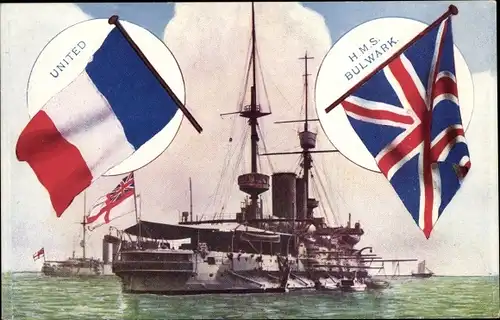 Ak Britisches Kriegsschiff, HMS Bulwark, United, Flaggen