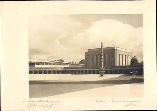 Foto Magdeburg an der Elbe, Ehrenhof auf dem Ausstellungsgelände