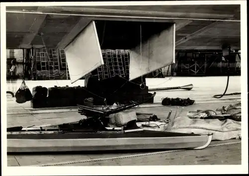 Sammelbild Zeppelin Weltfahrten II. Buch Serie Arktis Fahrt 1931 Bild 14, Ballonschleuse, Kajak