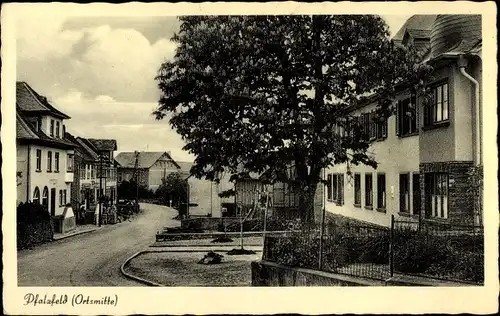 Ak Pfalzfeld im Hunsrück, Straßenpartie, Wohnhäuser