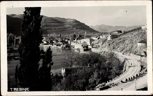 Foto Ak Trebinje Bosnien Herzegowina, Blick auf den Ort