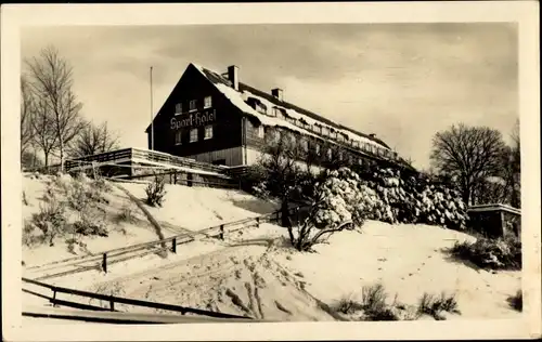 Ak Klingenthal Sachsen, HO Sporthotel Waldgut Aschberg im Winter