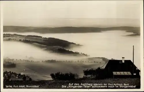 Ak Aschberg Klingenthal im Vogtland Sachsen, Blick vom Aschberg, Klingende Täler im Morgennebel