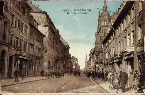 Ak Mainz am Rhein, Mayence, Grosse Bleiche, Passanten