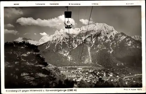 Ak Mittenwald in Oberbayern, Kranzberg-Lift gegen Mittenwald u. Karwendelgebirge