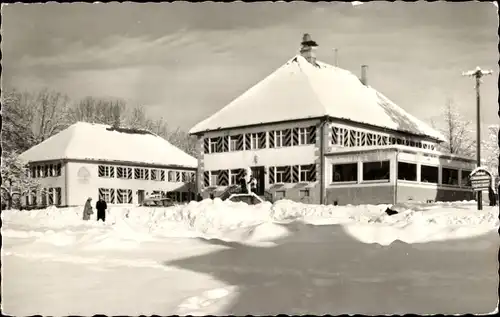 Ak Neutrauchburg Isny im Allgäu, Fürstl. Waldburg Zeil'sche Schlossgut und Kurverwaltung, Winter