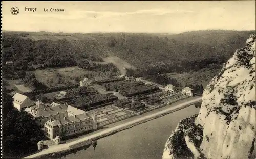 Ak Freyr Hastière Wallonien Namur, Schloss vom Berg aus gesehen