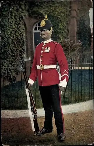 Ak Private, Yorkshire Regiment, britischer Soldat in Uniform, Orden