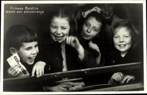 Ak Prinses Beatrix maakt een schoolreisje, Prinzessin Beatrix der Niederlande mit Schulkameraden