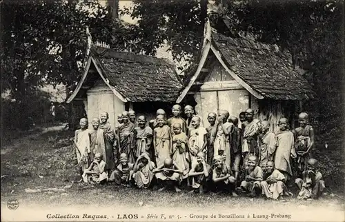 Ak Laos, Groupe de Bonzillons a Luang Prabang