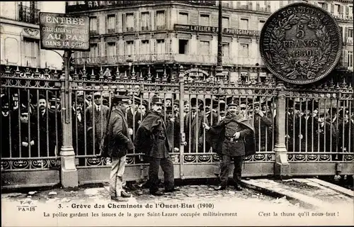 Ak Paris, La Gare Saint Lazare, Greve des Cheminots de l'Ouest Etat 1910, police, Eisenbahnerstreik