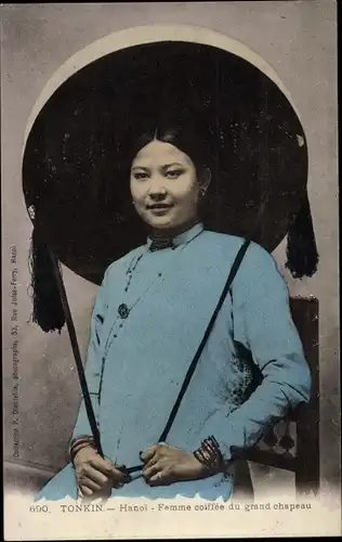 Ak Hanoi Tonkin Vietnam, Femme coiffée du grand chapeau