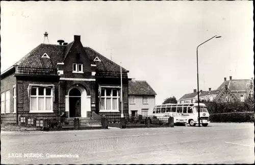 Ak Lage Mierde Nordbrabant, Gemeentehuis, Bus