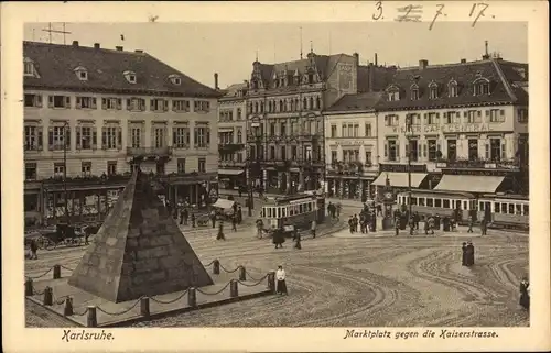 Ak Karlsruhe in Baden, Marktplatz gegen die Kaiserstraße, Pyramide, Straßenbahn, Wiener Cafe Central