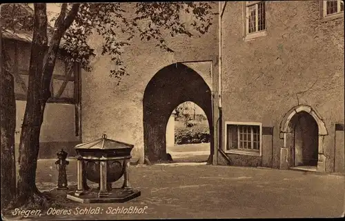 Ak Siegen in Westfalen, oberes Schloss, Schlosshof