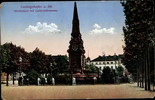 Ak Ludwigshafen am Rhein, Marktplatz mit Luitpoldbrunnen, Umzäunung, Bäume