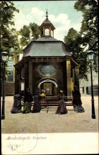 Ak Kevelaer am Niederrhein, Gnadenkapelle, knieende Frauen