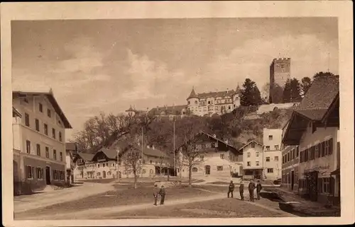 Ak Neubeuern in Oberbayern, Schloss mit Marktplatz