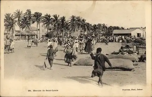 Ak Saint Louis Senegal, Marché, Marktplatz in der Stadt, Händler