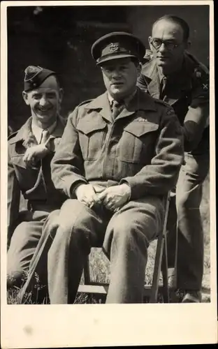 Foto Ak Britische Soldaten ? in Uniformen