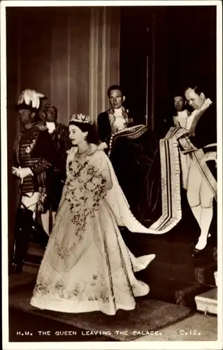 Ak Queen Elizabeth II., Coronation, Her Majesty leaving the Palace, Königin Elisabeth II.