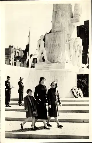 Ak Prinzessin Irene der Niederlande, Margriet, Marijke, Nationaal monument Onthulling 1956