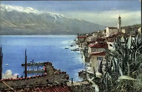 Ak Panorama einer italienischen Ortschaft, Berge, Hafen, Wohnhäuser