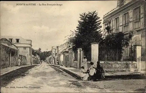 Ak Pointe a Pitre Guadeloupe, La Rue Francois Arago