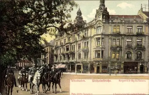 Ak Wiesbaden in Hessen, Wilhelmstraße, Morgenritt Sr. Maj. des Kaisers