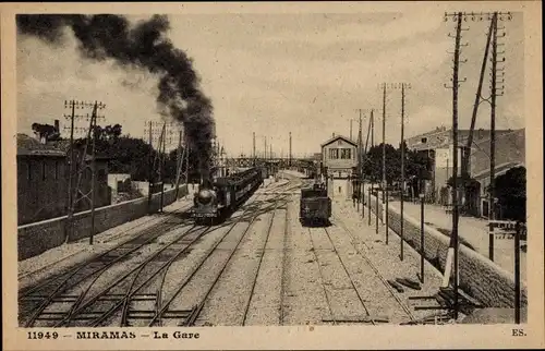 Ak Miramas Bouches du Rhône, La Gare, Eisenbahn, Bahnhof, Gleisseite, Dampflok