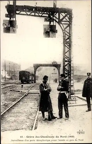 Ak Paris, Grève des Cheminots du Nord, surveillance d' un Poste avant l'entrée en gare du Nord