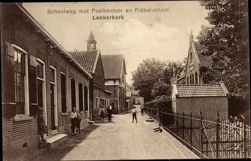 Ak Lekkerkerk Südholland, Schoolweg met Postkantoor en Fröbelschool