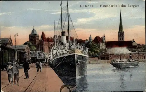 Ak Lübeck in Schleswig Holstein, Hafenpartie beim Burgtor, Dampfer