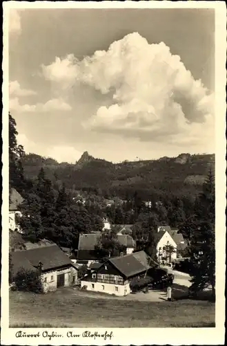 Ak Oybin Zittauer Gebirge, Am Klosterhof, Blick zum Scharfenstein