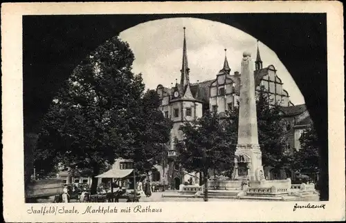 Ak Saalfeld Thüringen, Marktplatz mit Rathaus, Denkmal