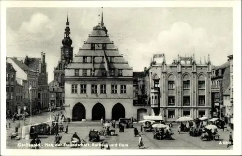 Ak Hansestadt Greifswald, Platz der Freundschaft, Rathaus und Dom