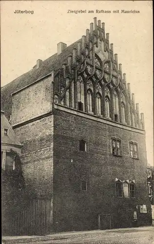 Ak Jüterbog in Brandenburg, Ziergiebel am Rathaus mit Mauricius