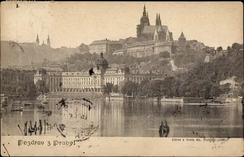 Ak Praha Prag Tschechien, Blick über den Fluss zur Stadt, Kirche