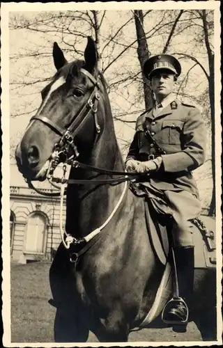 Ak König Leopold III. von Belgien in Uniform auf einem Pferd